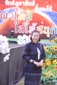 อธิการบดี มรท. นำคณะผู้บริหาร ร่วมเดินแบบผ้าไทยในกิจกรรมเดินแบบผ้าไทย โครงการรักษ์ภูษาศิลป์ถิ่นละโว้ ผ้าไทยใส่ให้สนุก