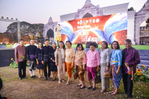 อธิการบดี มรท. นำคณะผู้บริหาร ร่วมเดินแบบผ้าไทยในกิจกรรมเดินแบบผ้าไทย โครงการรักษ์ภูษาศิลป์ถิ่นละโว้ ผ้าไทยใส่ให้สนุก