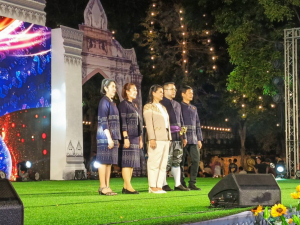 อธิการบดี มรท. นำคณะผู้บริหาร ร่วมเดินแบบผ้าไทยในกิจกรรมเดินแบบผ้าไทย โครงการรักษ์ภูษาศิลป์ถิ่นละโว้ ผ้าไทยใส่ให้สนุก