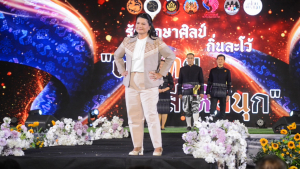 อธิการบดี มรท. นำคณะผู้บริหาร ร่วมเดินแบบผ้าไทยในกิจกรรมเดินแบบผ้าไทย โครงการรักษ์ภูษาศิลป์ถิ่นละโว้ ผ้าไทยใส่ให้สนุก