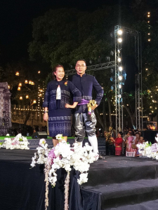 อธิการบดี มรท. นำคณะผู้บริหาร ร่วมเดินแบบผ้าไทยในกิจกรรมเดินแบบผ้าไทย โครงการรักษ์ภูษาศิลป์ถิ่นละโว้ ผ้าไทยใส่ให้สนุก