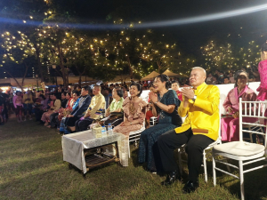 อธิการบดี มรท. นำคณะผู้บริหาร ร่วมเดินแบบผ้าไทยในกิจกรรมเดินแบบผ้าไทย โครงการรักษ์ภูษาศิลป์ถิ่นละโว้ ผ้าไทยใส่ให้สนุก