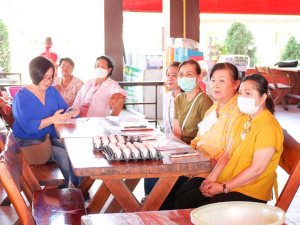 ศูนย์ส่งเสริมการจัดการศึกษาตามพระบรมราโชบาย มรท. จัดโครงการส่งเสริมการเรียนรู้เกษตรทฤษฎีใหม่เพื่อการดำรงชีวิต “การทำไข่เค็มใบเตยจากดินสอพอง”