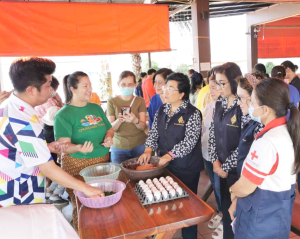 ศูนย์ส่งเสริมการจัดการศึกษาตามพระบรมราโชบาย มรท. จัดโครงการส่งเสริมการเรียนรู้เกษตรทฤษฎีใหม่เพื่อการดำรงชีวิต “การทำไข่เค็มใบเตยจากดินสอพอง”