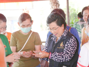 ศูนย์ส่งเสริมการจัดการศึกษาตามพระบรมราโชบาย มรท. จัดโครงการส่งเสริมการเรียนรู้เกษตรทฤษฎีใหม่เพื่อการดำรงชีวิต “การทำไข่เค็มใบเตยจากดินสอพอง”