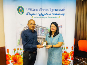 มรท. แสดงความยินดีแก่นักกีฬาของมหาวิทยาลัยฯ ในโอกาสได้รับรางวัลจากการเข้าร่วมการแข่งขันกีฬามหาวิทยาลัยแห่งประเทศไทย ครั้งที่ 49 