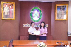 ศูนย์ภาษาจัดพิธีมอบเกียรติบัตรและเงินรางวัลแก่นักศึกษาที่ได้รับรางวัลจากการแข่งขันสาธิตการสอน โครงการอบรมพัฒนาทักษะภาษาอังกฤษสำหรับนักศึกษาครุศาสตรบัณฑิต ชั้นปีที่ 3 มรท.