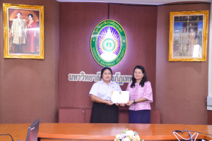 ศูนย์ภาษาจัดพิธีมอบเกียรติบัตรและเงินรางวัลแก่นักศึกษาที่ได้รับรางวัลจากการแข่งขันสาธิตการสอน โครงการอบรมพัฒนาทักษะภาษาอังกฤษสำหรับนักศึกษาครุศาสตรบัณฑิต ชั้นปีที่ 3 มรท.