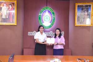 ศูนย์ภาษาจัดพิธีมอบเกียรติบัตรและเงินรางวัลแก่นักศึกษาที่ได้รับรางวัลจากการแข่งขันสาธิตการสอน โครงการอบรมพัฒนาทักษะภาษาอังกฤษสำหรับนักศึกษาครุศาสตรบัณฑิต ชั้นปีที่ 3 มรท.