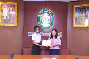 ศูนย์ภาษาจัดพิธีมอบเกียรติบัตรและเงินรางวัลแก่นักศึกษาที่ได้รับรางวัลจากการแข่งขันสาธิตการสอน โครงการอบรมพัฒนาทักษะภาษาอังกฤษสำหรับนักศึกษาครุศาสตรบัณฑิต ชั้นปีที่ 3 มรท.