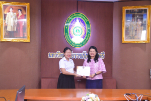 ศูนย์ภาษาจัดพิธีมอบเกียรติบัตรและเงินรางวัลแก่นักศึกษาที่ได้รับรางวัลจากการแข่งขันสาธิตการสอน โครงการอบรมพัฒนาทักษะภาษาอังกฤษสำหรับนักศึกษาครุศาสตรบัณฑิต ชั้นปีที่ 3 มรท.
