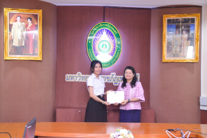 ศูนย์ภาษาจัดพิธีมอบเกียรติบัตรและเงินรางวัลแก่นักศึกษาที่ได้รับรางวัลจากการแข่งขันสาธิตการสอน โครงการอบรมพัฒนาทักษะภาษาอังกฤษสำหรับนักศึกษาครุศาสตรบัณฑิต ชั้นปีที่ 3 มรท.
