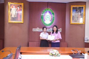 ศูนย์ภาษาจัดพิธีมอบเกียรติบัตรและเงินรางวัลแก่นักศึกษาที่ได้รับรางวัลจากการแข่งขันสาธิตการสอน โครงการอบรมพัฒนาทักษะภาษาอังกฤษสำหรับนักศึกษาครุศาสตรบัณฑิต ชั้นปีที่ 3 มรท.