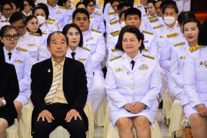 มรท. ร่วมเป็นเกียรติในพิธีรับพระบรมราชโองการโปรดเกล้าฯ แต่งตั้งนายกสภา มรภ.ราชนครินทร์ พิธีรับพระราชทานเครื่องราชอิสริยาภรณ์สำหรับกรรมการสภามหาวิทยาลัยผู้ทรงคุณวุฒิ และคณาจารย์ มรภ.ราชนครินทร์