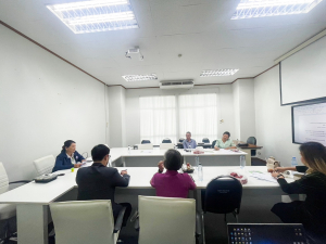 การประชุม คกก.ศูนย์ภาษา มรท.