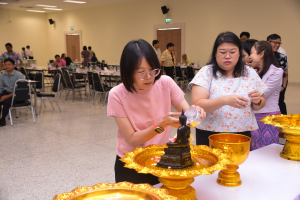 คณะมนุษยศาสตร์ฯ จัดงานสืบสานประเพณีสงกรานต์