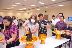 คณะมนุษยศาสตร์ฯ จัดงานสืบสานประเพณีสงกรานต์