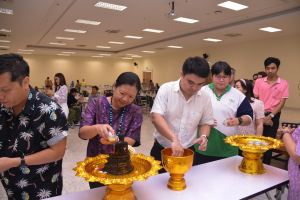 คณะมนุษยศาสตร์ฯ จัดงานสืบสานประเพณีสงกรานต์