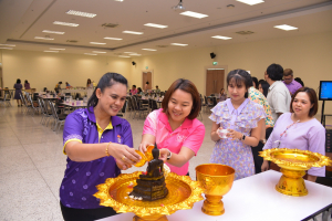 คณะมนุษยศาสตร์ฯ จัดงานสืบสานประเพณีสงกรานต์