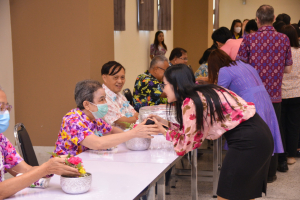 คณะมนุษยศาสตร์ฯ จัดงานสืบสานประเพณีสงกรานต์