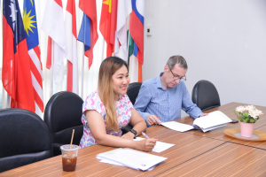 ศูนย์ภาษา จัดสัมภาษณ์นักศึกษาเพื่อเข้าร่วมโครงการ TRU-Teacher และโครงการ TRU-TVET