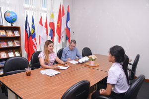 ศูนย์ภาษา จัดสัมภาษณ์นักศึกษาเพื่อเข้าร่วมโครงการ TRU-Teacher และโครงการ TRU-TVET