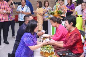 สำนักวิทยบริการฯ จัดพิธีทำบุญสืบสานประเพณีสงกรานต์ปีใหม่ไทย