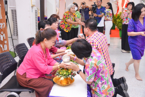 สำนักวิทยบริการฯ จัดพิธีทำบุญสืบสานประเพณีสงกรานต์ปีใหม่ไทย