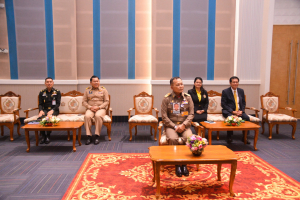 องคมนตรีตรวจเยี่ยมการดำเนินงานของมหาวิทยาลัยราชภัฏเทพสตรี