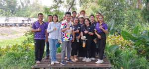 คณะครูที่ร่วมโครงการเพื่อการพัฒนาครูระดับประถมศึกษาเพื่อจัดการเรียนรู้แบบบูรณาการฯ เข้าเยี่ยมชมฐานการเรียนรู้ของศูนย์ส่งเสริมการจัดการศึกษาตามพระบรมราโชบาย มรท.
