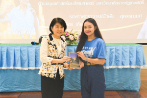คณะมนุษยศาสตร์ฯ จัดกิจกรรมสืบสานเพลงพื้นบ้านในงานประเพณีแห่พระศรีอริยเมตไตรย วัดไลย์
