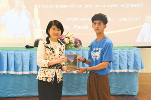 คณะมนุษยศาสตร์ฯ จัดกิจกรรมสืบสานเพลงพื้นบ้านในงานประเพณีแห่พระศรีอริยเมตไตรย วัดไลย์