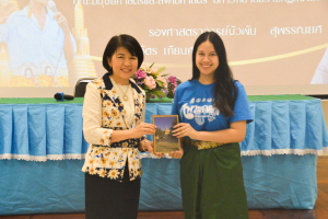 คณะมนุษยศาสตร์ฯ จัดกิจกรรมสืบสานเพลงพื้นบ้านในงานประเพณีแห่พระศรีอริยเมตไตรย วัดไลย์