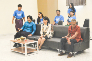 คณะมนุษยศาสตร์ฯ จัดกิจกรรมสืบสานเพลงพื้นบ้านในงานประเพณีแห่พระศรีอริยเมตไตรย วัดไลย์