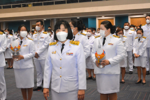 อธิการบดี มรท. นำคณะผู้บริหาร คณาจารย์ บุคลากร นักเรียน นักศึกษา ร่วมพิธีถวายพระพรชัยมงคล เนื่องในโอกาสวันเฉลิมพระชนมพรรษา สมเด็จพระนางเจ้าฯ พระบรมราชินี