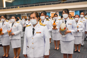 อธิการบดี มรท. นำคณะผู้บริหาร คณาจารย์ บุคลากร นักเรียน นักศึกษา ร่วมพิธีถวายพระพรชัยมงคล เนื่องในโอกาสวันเฉลิมพระชนมพรรษา สมเด็จพระนางเจ้าฯ พระบรมราชินี