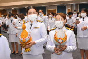 อธิการบดี มรท. นำคณะผู้บริหาร คณาจารย์ บุคลากร นักเรียน นักศึกษา ร่วมพิธีถวายพระพรชัยมงคล เนื่องในโอกาสวันเฉลิมพระชนมพรรษา สมเด็จพระนางเจ้าฯ พระบรมราชินี