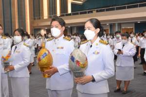อธิการบดี มรท. นำคณะผู้บริหาร คณาจารย์ บุคลากร นักเรียน นักศึกษา ร่วมพิธีถวายพระพรชัยมงคล เนื่องในโอกาสวันเฉลิมพระชนมพรรษา สมเด็จพระนางเจ้าฯ พระบรมราชินี