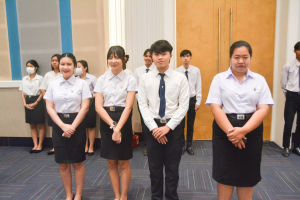 อธิการบดี มรท. นำคณะผู้บริหาร คณาจารย์ บุคลากร นักเรียน นักศึกษา ร่วมพิธีถวายพระพรชัยมงคล เนื่องในโอกาสวันเฉลิมพระชนมพรรษา สมเด็จพระนางเจ้าฯ พระบรมราชินี