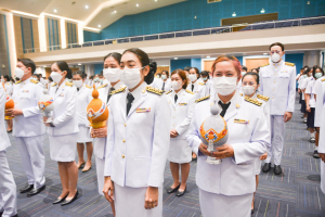อธิการบดี มรท. นำคณะผู้บริหาร คณาจารย์ บุคลากร นักเรียน นักศึกษา ร่วมพิธีถวายพระพรชัยมงคล เนื่องในโอกาสวันเฉลิมพระชนมพรรษา สมเด็จพระนางเจ้าฯ พระบรมราชินี
