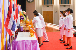 อธิการบดี มรท. นำคณะผู้บริหาร คณาจารย์ บุคลากร นักเรียน นักศึกษา ร่วมพิธีถวายพระพรชัยมงคล เนื่องในโอกาสวันเฉลิมพระชนมพรรษา สมเด็จพระนางเจ้าฯ พระบรมราชินี