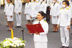 อธิการบดี มรท. นำคณะผู้บริหาร คณาจารย์ บุคลากร นักเรียน นักศึกษา ร่วมพิธีถวายพระพรชัยมงคล เนื่องในโอกาสวันเฉลิมพระชนมพรรษา สมเด็จพระนางเจ้าฯ พระบรมราชินี