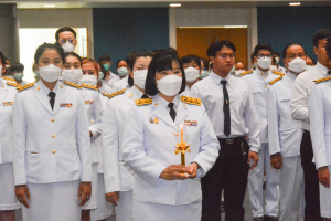 อธิการบดี มรท. นำคณะผู้บริหาร คณาจารย์ บุคลากร นักเรียน นักศึกษา ร่วมพิธีถวายพระพรชัยมงคล เนื่องในโอกาสวันเฉลิมพระชนมพรรษา สมเด็จพระนางเจ้าฯ พระบรมราชินี