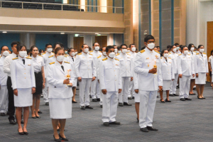 อธิการบดี มรท. นำคณะผู้บริหาร คณาจารย์ บุคลากร นักเรียน นักศึกษา ร่วมพิธีถวายพระพรชัยมงคล เนื่องในโอกาสวันเฉลิมพระชนมพรรษา สมเด็จพระนางเจ้าฯ พระบรมราชินี