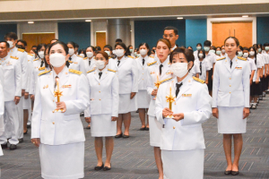 อธิการบดี มรท. นำคณะผู้บริหาร คณาจารย์ บุคลากร นักเรียน นักศึกษา ร่วมพิธีถวายพระพรชัยมงคล เนื่องในโอกาสวันเฉลิมพระชนมพรรษา สมเด็จพระนางเจ้าฯ พระบรมราชินี