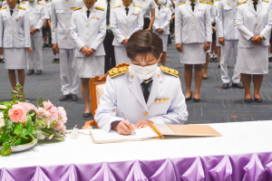 อธิการบดี มรท. นำคณะผู้บริหาร คณาจารย์ บุคลากร นักเรียน นักศึกษา ร่วมพิธีถวายพระพรชัยมงคล เนื่องในโอกาสวันเฉลิมพระชนมพรรษา สมเด็จพระนางเจ้าฯ พระบรมราชินี