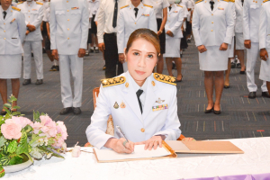 อธิการบดี มรท. นำคณะผู้บริหาร คณาจารย์ บุคลากร นักเรียน นักศึกษา ร่วมพิธีถวายพระพรชัยมงคล เนื่องในโอกาสวันเฉลิมพระชนมพรรษา สมเด็จพระนางเจ้าฯ พระบรมราชินี