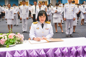 อธิการบดี มรท. นำคณะผู้บริหาร คณาจารย์ บุคลากร นักเรียน นักศึกษา ร่วมพิธีถวายพระพรชัยมงคล เนื่องในโอกาสวันเฉลิมพระชนมพรรษา สมเด็จพระนางเจ้าฯ พระบรมราชินี