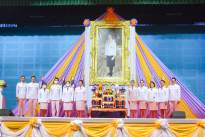อธิการบดี มรท. นำคณะผู้บริหาร คณาจารย์ บุคลากร นักเรียน นักศึกษา ร่วมพิธีถวายพระพรชัยมงคล เนื่องในโอกาสวันเฉลิมพระชนมพรรษา สมเด็จพระนางเจ้าฯ พระบรมราชินี