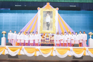อธิการบดี มรท. นำคณะผู้บริหาร คณาจารย์ บุคลากร นักเรียน นักศึกษา ร่วมพิธีถวายพระพรชัยมงคล เนื่องในโอกาสวันเฉลิมพระชนมพรรษา สมเด็จพระนางเจ้าฯ พระบรมราชินี
